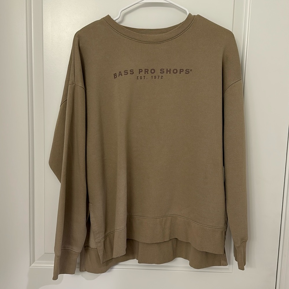small bass pro crewneck